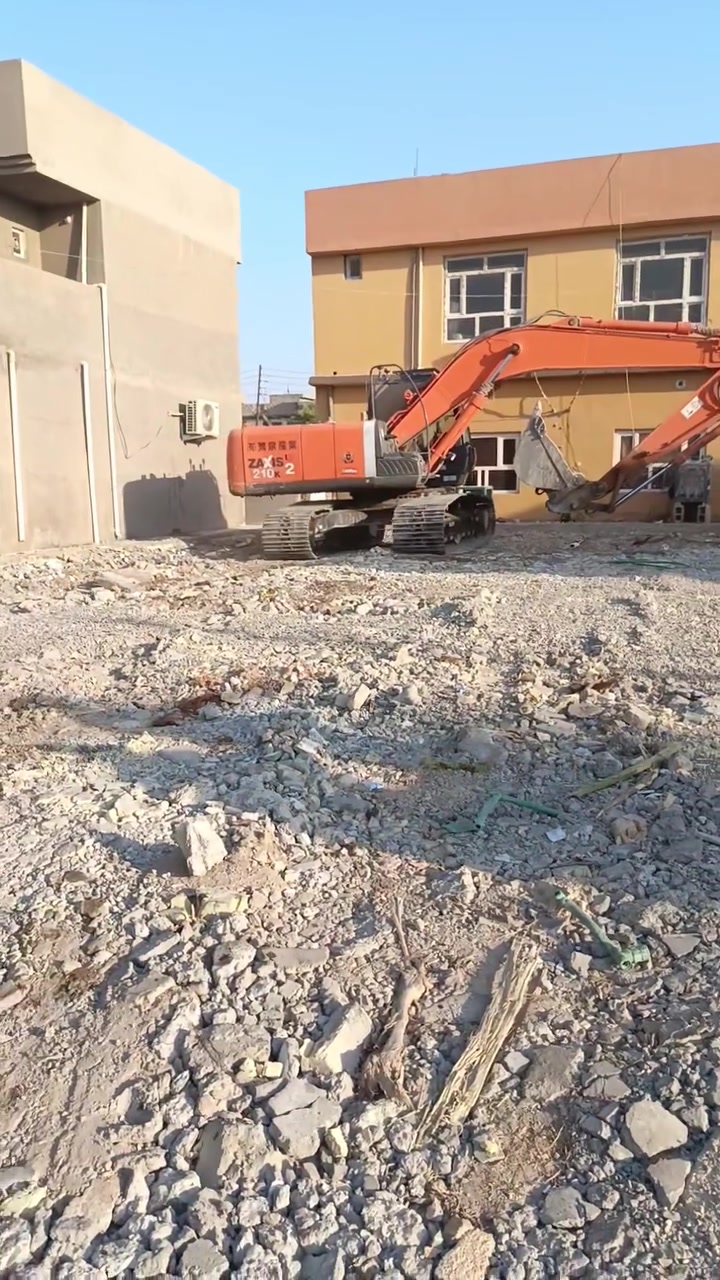 تفليش البيوت القديمة والمحلات وقطع البيوت ورفع الانقاض وتعديل الارضية  اسويلهيا كاع بموداها يعني ما اخذ فلوس بس المواد في كافة مناطق ديالى للتواصل الاتصال على الرقم :***********واتساب

