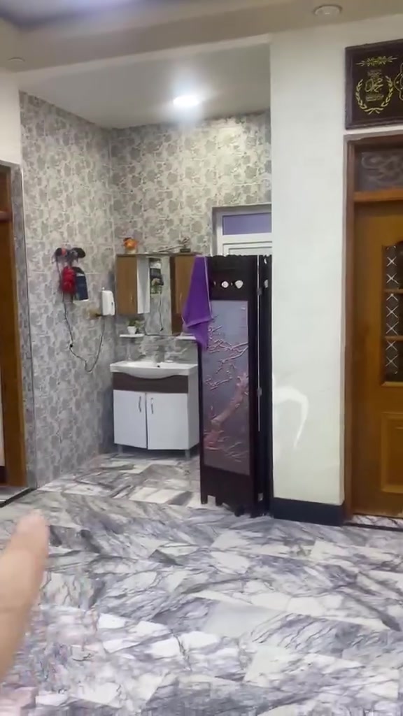 البيت للبيع كما موضح بلفديومساحه539 شارع25 ركن بناء حجر  واجهه حجر ومرمر 6 غرف نوم خمس مجاميع صحيه سنه البناء2022 تبليط خدمات الاستفسار***********
