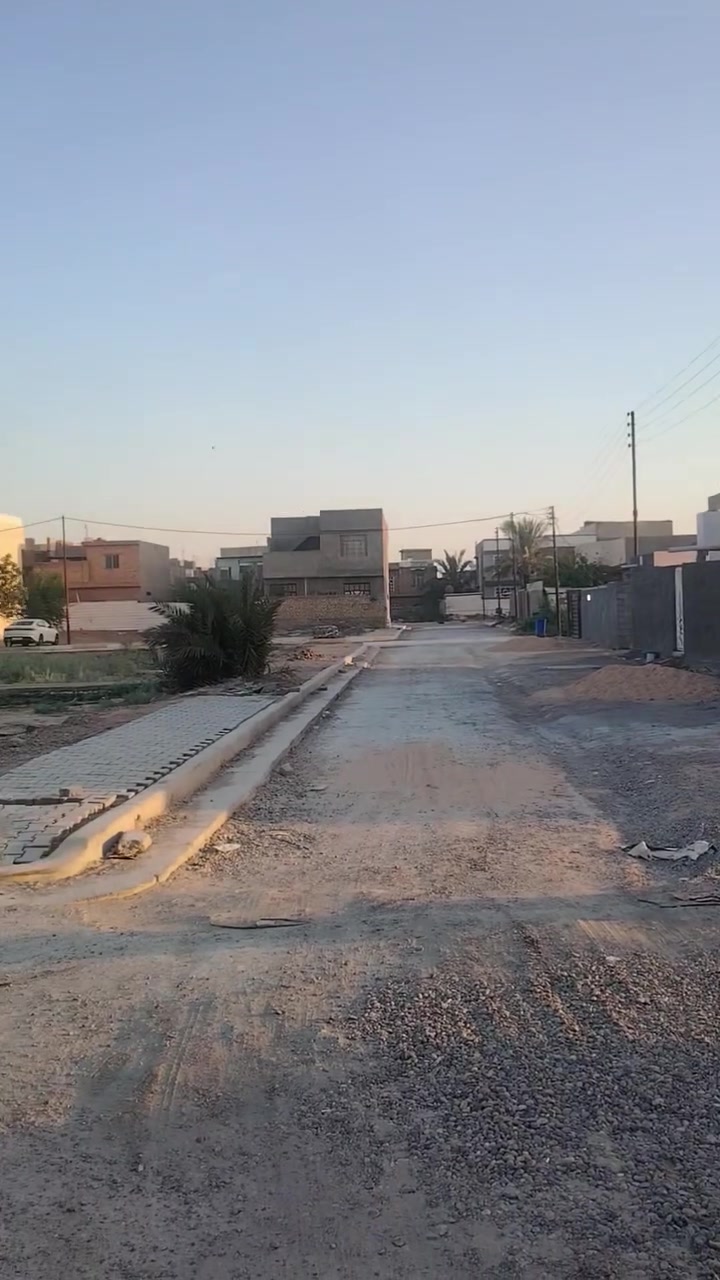 🪴 الدار للبيع حي الظباط مجاور المنتزه 🌹

🏚 الدار مساحة 150 متر  الواجهة 6×25=150

🏠 يحتوي على غرف نوم عدد 3  صالة مطبخ صحيات 

🏚 لبيت تسليم مفتاح  السعر  130 مليون قابل لتفاوض 
تكعد وية ابو لبيت مباشر 

☎️ ***********////***********
