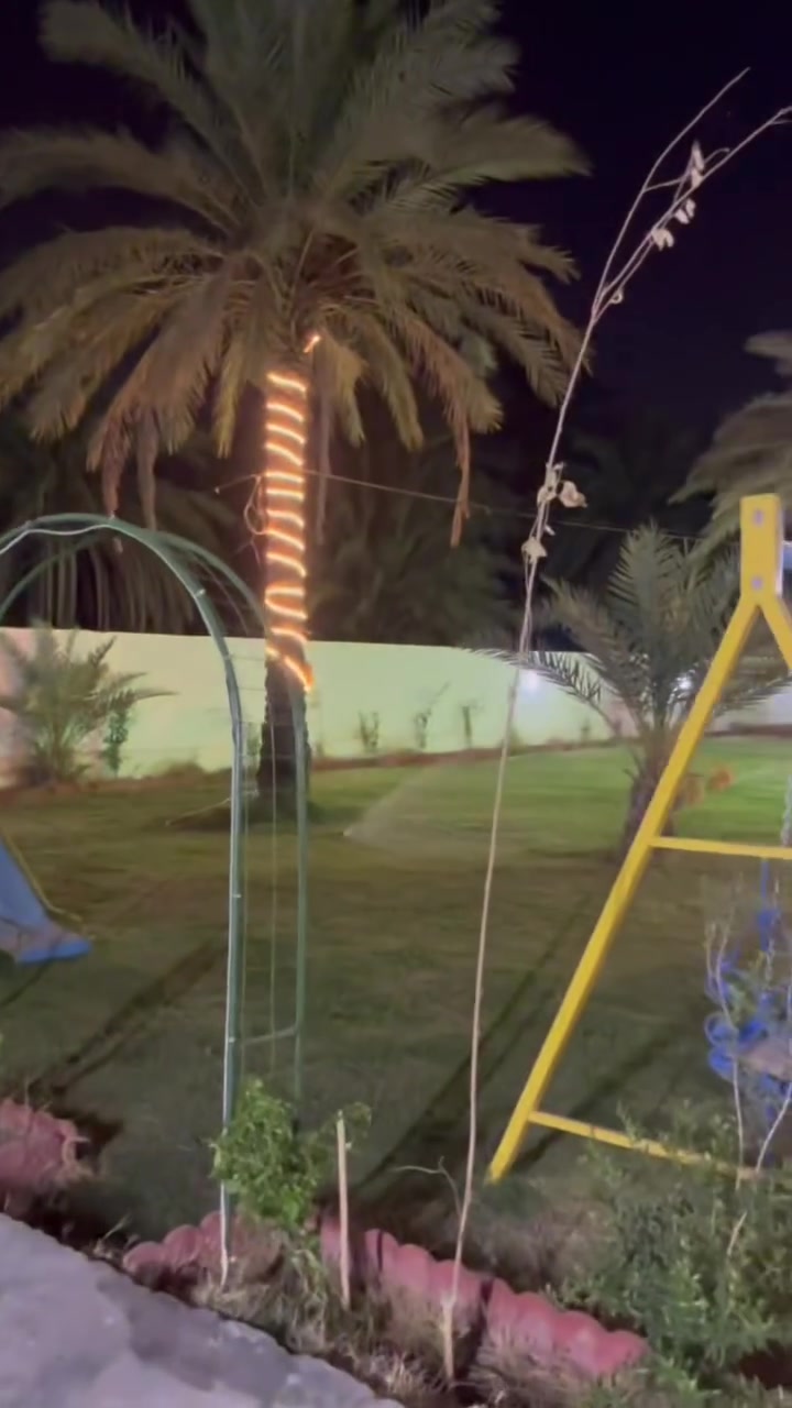مزرعه ارض النخيل لليجار اليومي 
تحتوي على 🏠 
غرفتين نوم 🛌 
مطبخ 
صاله 
مسبح و باربكيو للشواء
حديقه كبيره و العاب اطفال 
علما المزرعه مؤثث بالكامل 
سعر الشفت الصباحي ٢٠٠الف 
سعر الشفت المسائي ٢٥٠ الف 
للحجز ***********
