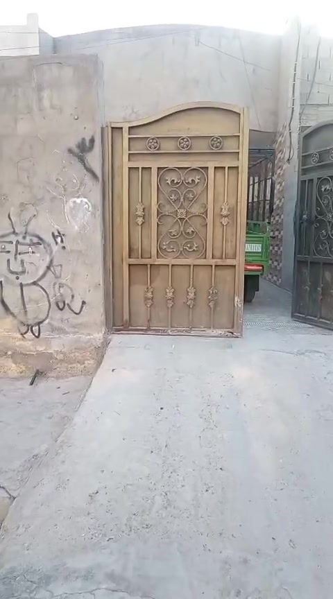 دار للبيع مساحة ١٥٠م زراعي يحتوي على استقبال + صالة زغيرة + جبيرة + غرفة + صحيات + طرمة + بيتونه + خدمات كلها متوفره كهرباء + مياه + انترنيت + تبليط +قريب ع شارع العام الموقع البحث العلمي السعر ٧٠ وبي مجال بسيط للاستفسار التواصل مع ادارة مكتب الوارث للعقار ***********
