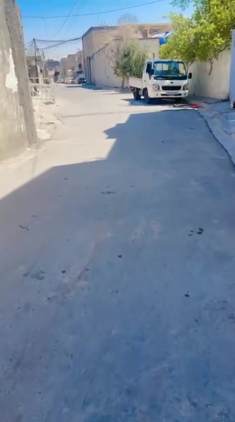 السلام عليكم دار للبيع المساحه ٨٠ متر. الواجها ٨ والنزال ١٠ للمعلومات البيت بلوك وطابوك البناء صار سنه مدخل السفير الي مقابيل الشماعية كهرباء خطين شماعيه وسفير وعندك الماء خطين المعلومات الماء يصعد للطابق الثالث بدون ماطور اي استفسار. الاتصال على الرقم ***********
