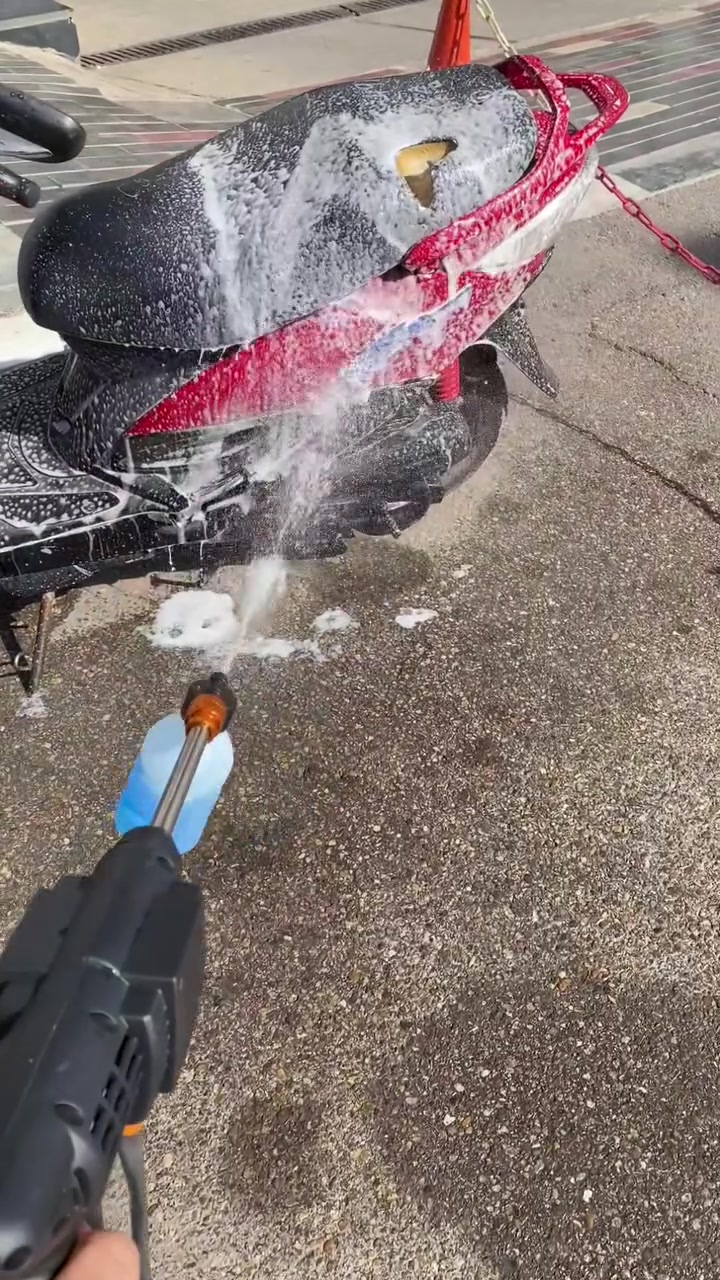 🚿✨ نظافة سريعة وسهلة!
محمول وخفيف ⚡، ضغط 150 بار 💪
بطارية 48 فولت 🔋، مقاوم للماء 💧
فوهات متعددة ورغوة سريعة 🎯
حقيبة حمل لكل الملحقات 🎒
السعر :  25000الف والتوصيل مجاني لجميع المحافظات 
سارع بالحجز عن طريق الواتساب ‏أو مراسلة الصفحة
‪***********
