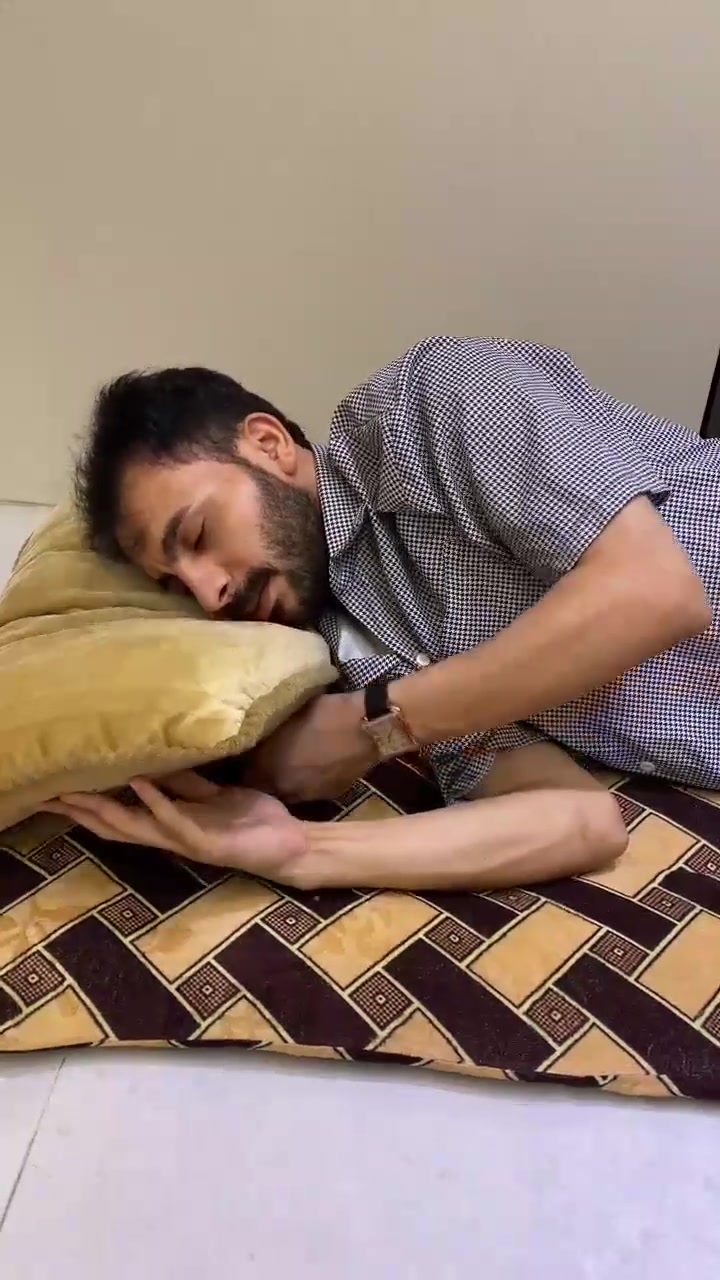 سماعة الوسادة الذكية بتقنية البلوتوث 🎧💤
​📡 اتصال فائق السرعة: مزودة بتقنية بلوتوث 5.4 لاتصال سريع، ثابت، وبدون أي تقطيع.
​🪶 تصميم رفيع ومريح: مصممة خصيصاً لتناسب جميع أنواع الوسائد وتمنحك راحة تامة أثناء النوم.
​🎶 صوت نقي (HiFi): جودة صوت عالية الوصف والنقاء لتستمتع بما تحب.
​🌊 أصوات النوم الهادئة: تحتوي على أوضاع الضوضاء البيضاء (White Noise) لمساعدتك على الاسترخاء والنوم العميق.
​⏱️ مؤقت ذكي: إمكانية ضبط مؤقت التشغيل على (30 / 60 / 90 دقيقة).
​🔋 بطارية عملية: قابلة للشحن بمنفذ Type-C الحديث مع دعم الشحن السريع.
​📱 توافق تام: تعمل بكل كفاءة مع أجهزة Android و iPhone و HarmonyOS.
​✈️ خفيفة وسهلة الحمل: مثالية للاستخدام المنزلي وأثناء السفر والرحلات.
​🧘‍♂️ استخدامات متعددة: مناسبة للنوم، الاسترخاء، التأمل، والاستماع للكتب الصوتية.
​💰 السعر: 20 ألف دينار فقط.
​🚚 التوصيل: 5 آلاف دينار فقط لكافة محافظات العراق.
​#سماعة_النوم #سماعات_بلوتوث #نوم_عميق #استرخاء #كتب_صوتية #اكسسوارات_موبايل #العراق #بغداد #البصرة #اكسبلور
