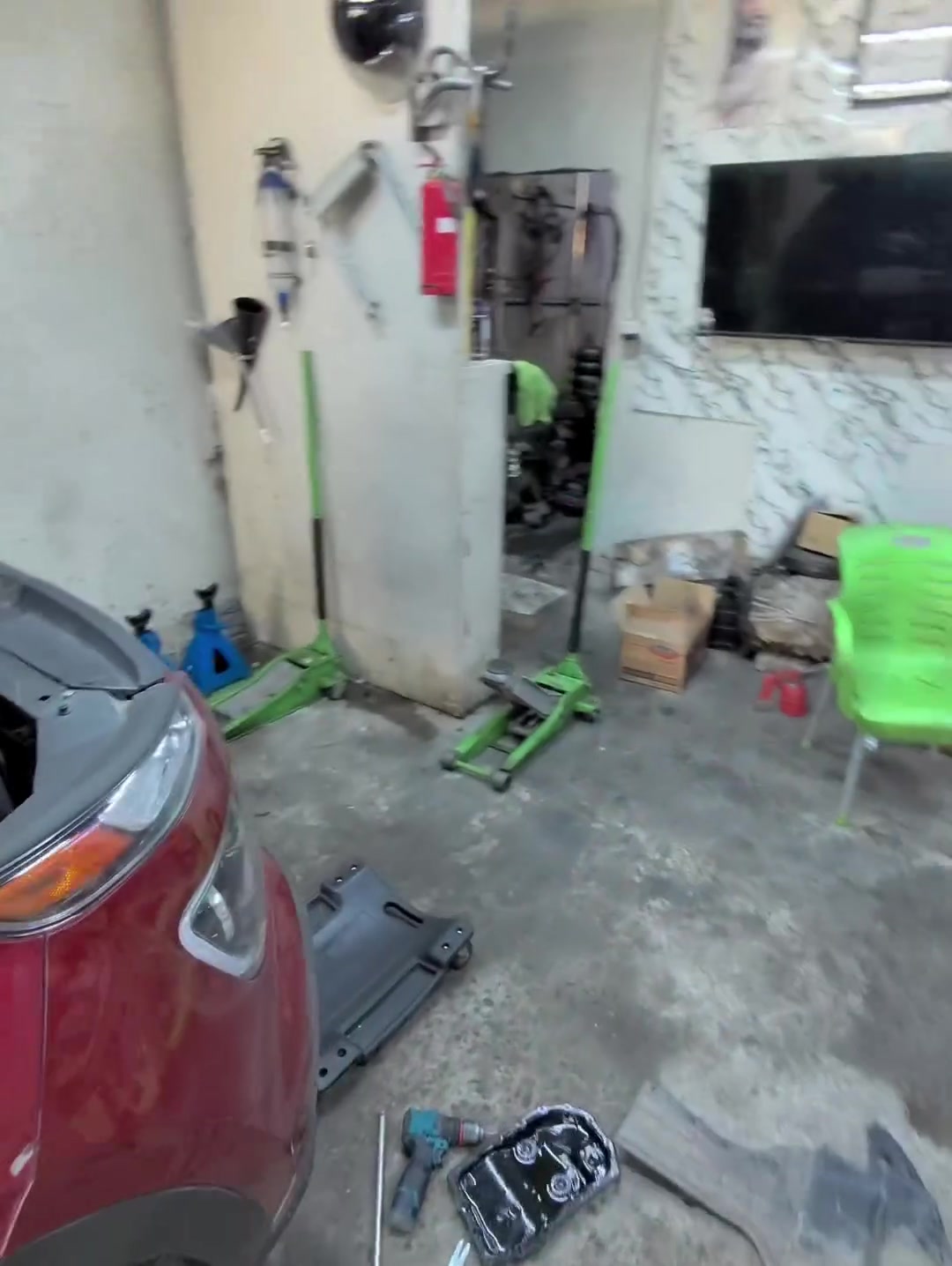 🚘 هونداي فينو موديل 2022

🔧 المشكلة:
تأخير واضح عند التعشيق على D وكذلك على R؛ يعني من تتحول من P إلى D أو R، السيارة تبقى ثواني بدون استجابة، وبعدها يشتغل الكير وتتحرك.

🔍 بعد الفحص والتشخيص الدقيق، تم تحديد سبب المشكلة بشكل واضح، وجاري العمل على المعالجة وفق الأصول الفنية المطلوبة.

📌 تابعوا الفيديو حتى تشوفون تفاصيل التشخيص والمعالجة خطوة بخطوة.￼

كروبنا وصفحاتنا الخاصة بمشاكل الكير الأوتوماتيك 

حل مشاكل گيرات الـCVT

ورشة ابو علي العبادي

مركز الجود لصيانة وبرمجة السيارات 

العنوان : بغداد الشعلة 

اتصال : 📞 

ابو علي العبادي : ***********

ابو جود العبادي : *********** 

متخصصون في صيانة وبرمجة الكيرات الأوتوماتيك
