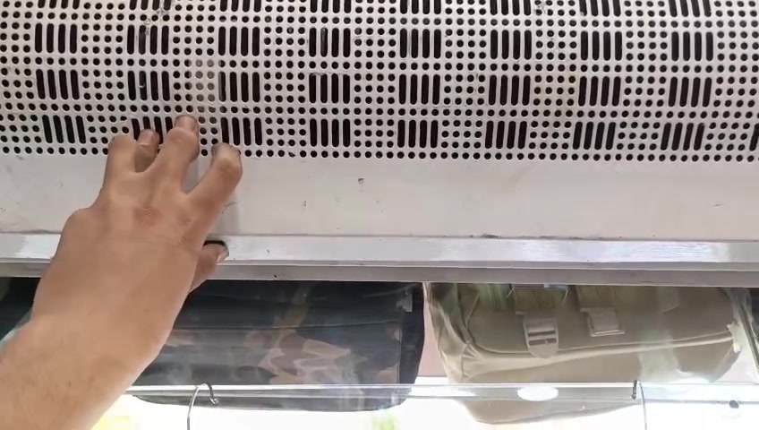 السلام عليكم 
برده هواء ڤان  قياس متر 
دفعها كلش ممتاز 
السعر ٥٠ الف
المكان حي الجامعه 
للتواصل ***********
