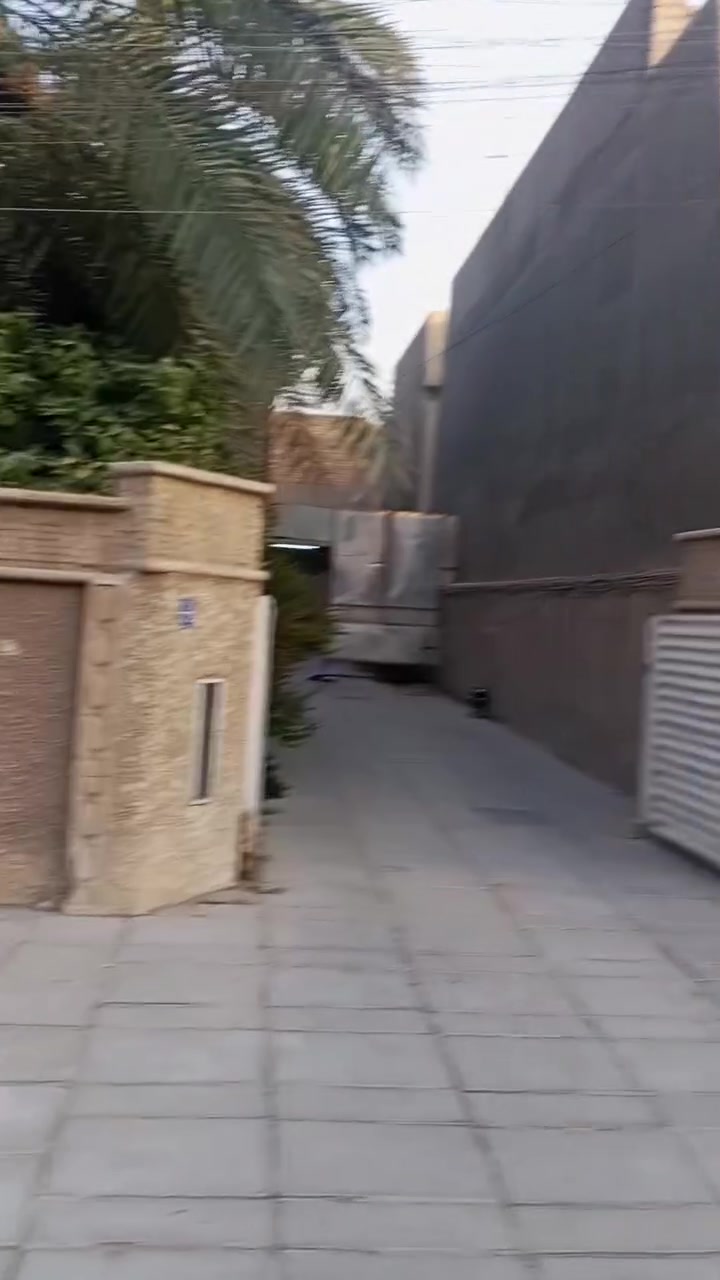السلام عليكم بيت الايجار طابق ارضي معزول  المساحة 400تقريبن البيت قطع يتكون من غرفه نوم وصاله كبيره وخدمات السعر 700
***********
