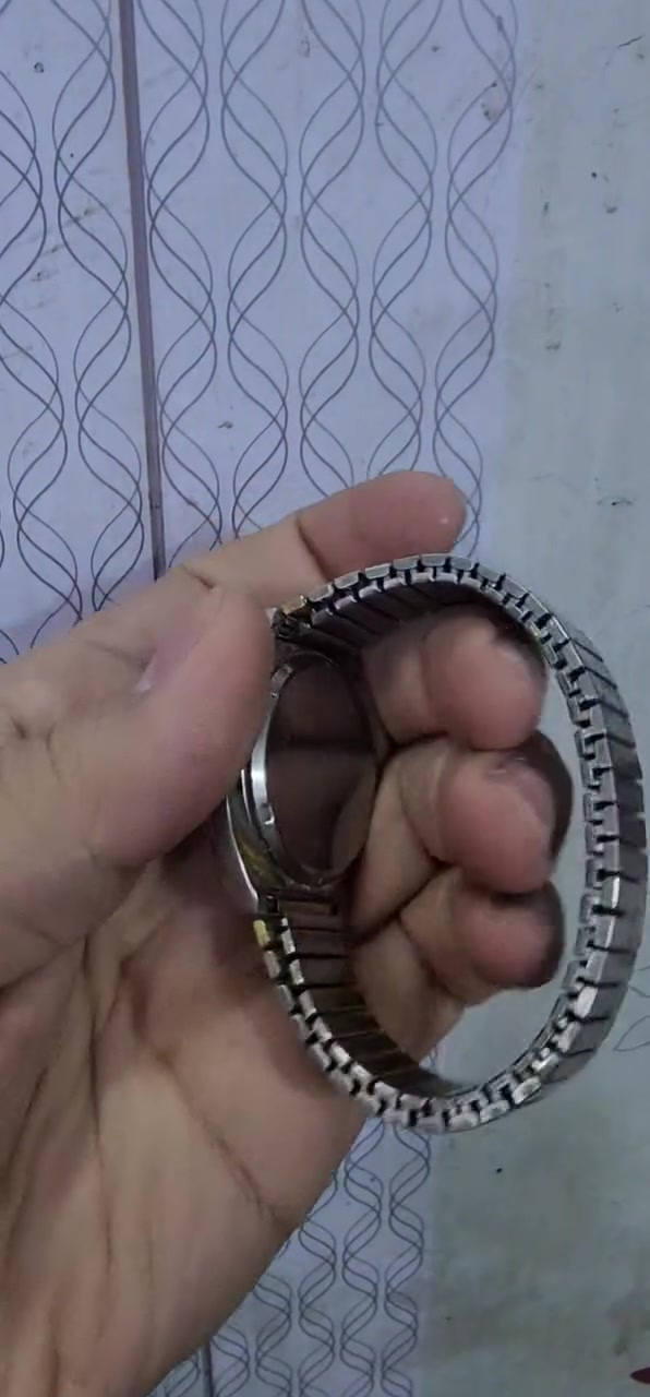 يالله جبتلكم ساعه اسويسري كارتير اوتماتيك اني مكلف بل نشر سعرهه 200الف وهاذه رقمي بي وتساب ***********

