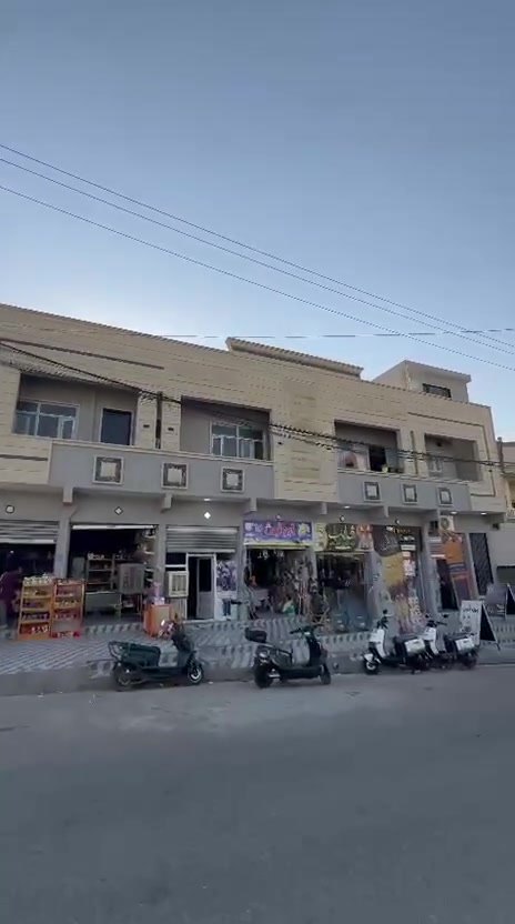 عمارة ٢٠٠ متر ركن تجاري في حي السماح واجهه ٢٠ ( وارد مليون و٦٥٠ الف وقابل للزيادة ) 
السعر مناسب 
***********
***********
***********
***********

