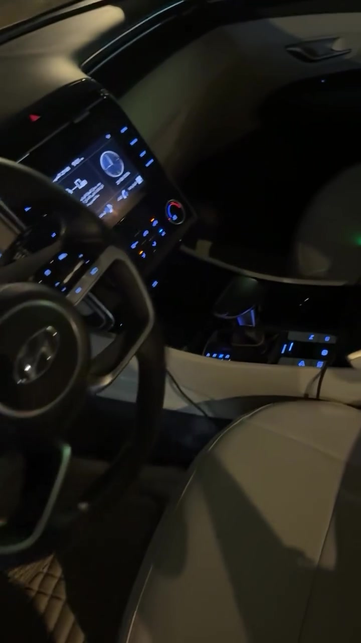 🚘 هيونداي توسان خليجي 2024
📍 ماشية 20 ألف كيلو                                        ⛽ بنزين محسن + دهن أصلي
🛡️ السيارة كفالة بدون صبغ بدون تبديل على وضع الشركه 
المواصفات:
• بصمة تشغيل وأبواب  
• ترحيب ومرايا شفط  
. عدادات دجتل (شاشة)  
• تشغيل عن بُعد  
• شحن وايرلس  
• كشنات كهرباء  
• ويل 18  
• حساسات أمامية وخلفية  
• سايد بريك كهربائي + أوتو هولد  
• 3 وضعيات قيادة  
• بردات أبواب وصندوق  
• Apple CarPlay + Android Auto  
السيارة كاملة وما ناقصها أي شي وجاهزة للفحص                                                             محرك كير صدر تبريد تايرات كله على وضع الزيرو
السعر 197$ 
عنوان السيارة بغداد حي الجامعة 
الشراي يتصل واتساب موجود فقط
                                    ***********
