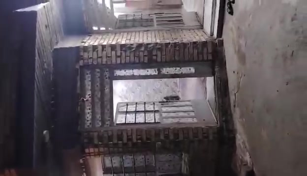 السلام وعليكم
بيت للبيع زراعي سند ٢٥ مساحه 225 
يتكون :
غرفتين نوم 
صاله + استقبال 
مطبخ 
+ باقي الخدمات
خدمات المنطقه ماء كهرباء مدارس 
موقع البيت / جسر ديالى الجديد قريه الزهراء نقطه داله جامع المصطفى ومدرسه النذريات  سعر 70 وبيه مجال 
الاستفسار خاص على الرقم *********** 
🫵🏻🫵🏻
