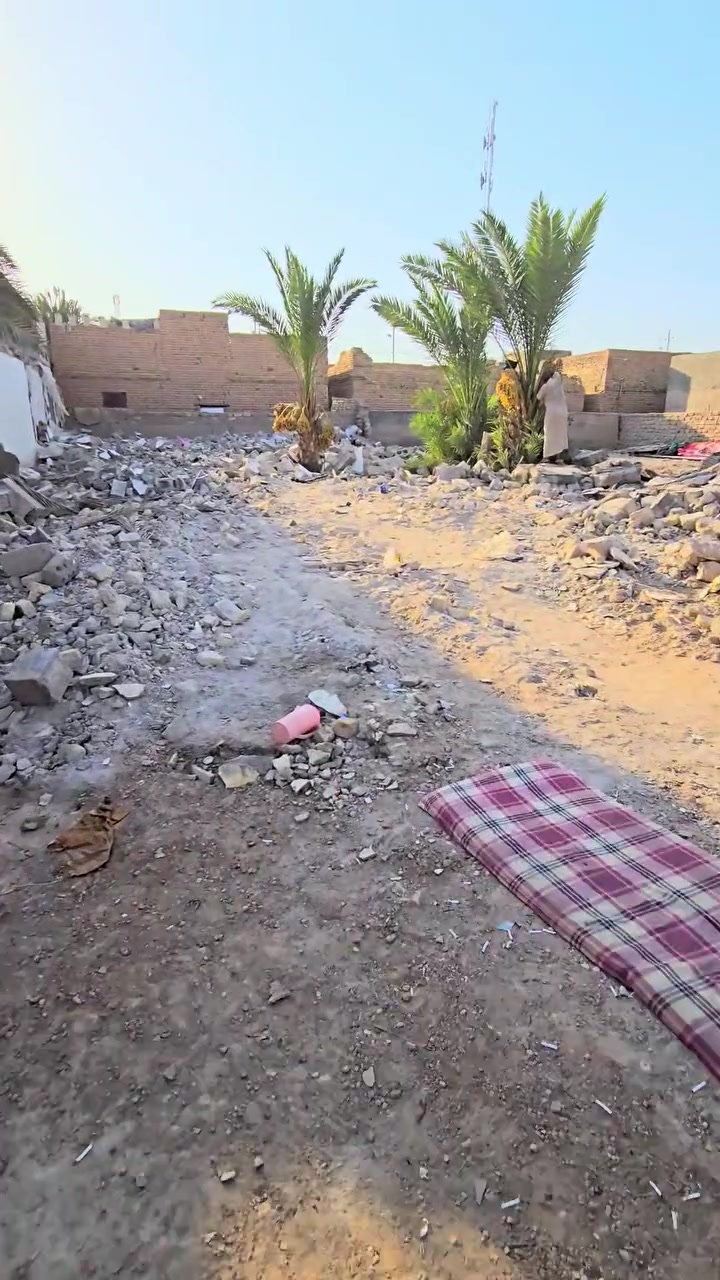 🔥 فرصة مميزة | عرصة 300م² للبيع في الحولي

📍 الموقع: مقابل جامع أم البنين مباشرة
📐 المساحة: 300م²
↔️ الواجهة: 12.5 متر
↕️ النزال: 25 متر

⭐ مميزات الموقع:
• واقعة على الشارع الرئيسي للحولي
• مقابلها الفرع الرئيسي للحولي مباشرة
• موقعها مميز جداً على شكل حرف T، يعني الشارع جاي عليها مباشرة
• واجهة ممتازة ومساحة مناسبة للبناء السكني أو الاستثماري
• منطقة حيوية وموقع واضح وسهل الوصول إليه

💥 عرصة بموقع مثل هذا نادر يتكرر، ومناسبة للي يدور على موقع قوي للمستقبل والاستثمار.

📞 للاستفسار والتفاصيل التواصل على الخاص.
***********
