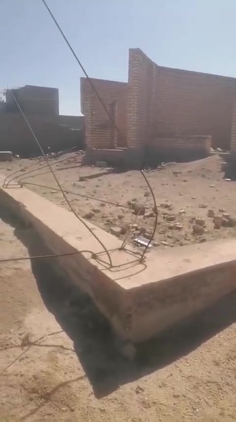 هيكل غير مسقف المساحه ٣٠٠ متر الوجه ١٥ في ٢٠ ركن عقد زراعي قرب سكلة الجميلي قرب من شارع ٤٠ نهايت المختار من ناحيت العرب على البائع والحكومه على الجميع السعر ١٧ مليون وبها مجال للتفاوض كورك *********** اسيا *********** اسماعيل الجميلي للعقار الجغيفي الثانيه عبور الجسر الجغيفي
