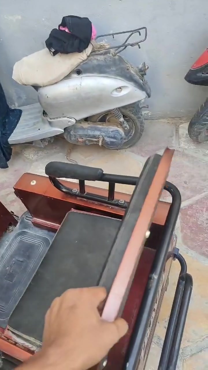 دراجه شحن مال معوقين نظيفه وشغاله على الفحص بطاريات جدد سعرها ب 750 وبيها مجال مكانها ديوانيه قضاء الشاميه وهذا رقم***********
