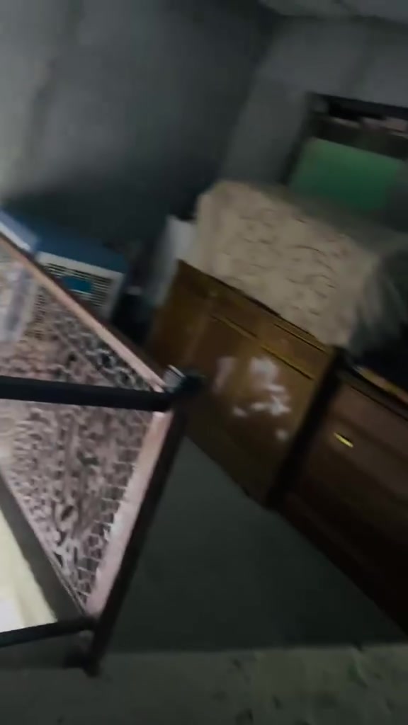 سلام عليكم بيت للبيع مساحه ١٠٠ متر متخل ثاني استفسار اتصال عل رقم ***********
