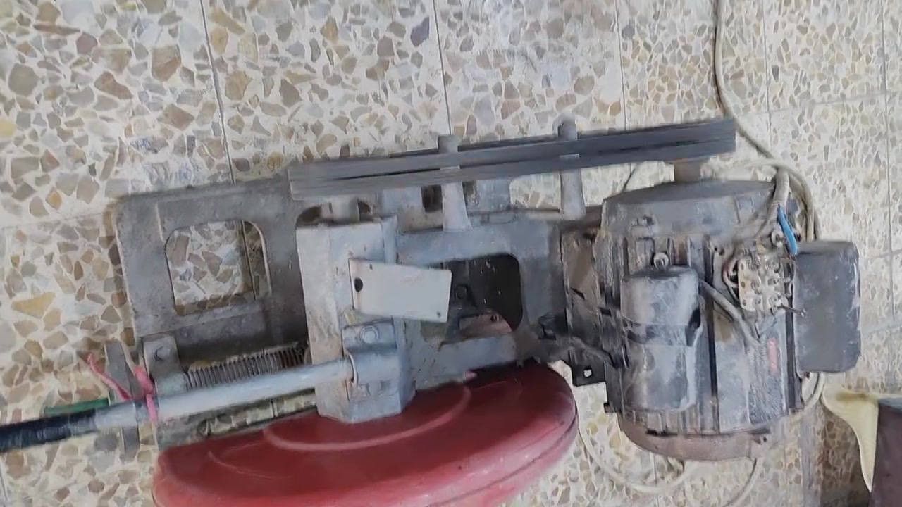 السلام عليكم عندي كتر دبل قايش حجم الكبير نوعيه قديمه استخدام منزل 🏠 عارضه 175 عندي عمايه كامله ملحقاته وياه 225 العنون النجف حي العسكري كبل استفسار خاص اوتساب ***********
