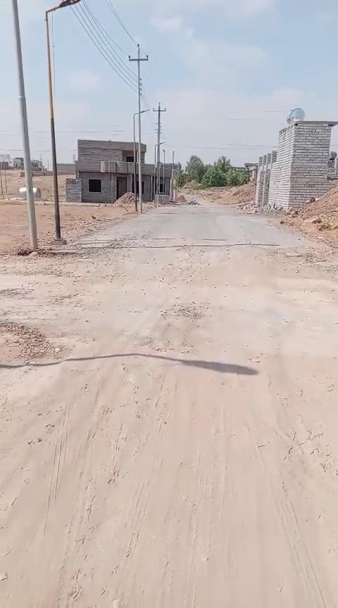 أرض للبيع ١٠٠٠م الفوك قرب معمل الغاز كامل الخدمات متوفره ماء وكهرباء و تبليط واناره *********** سعر  المتر ١٥ الف وبيها مجال شي قليل
