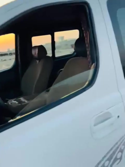السلام عليكم ستاركس ٢٠١٠مفتوح ومحوره مسكر اوتماتيك منضومةتبريد جديده تخم تاير جديد  مصبوغة عام جمالية رقم نگليزي مصفرة هيءة وضريبة وغرامات حدادة جديدة السعر ١٠٠وبيهة مجال ////***********/// بصره القرنه
