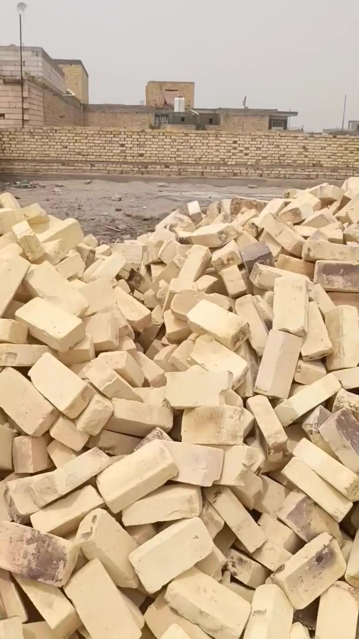 السلام عليكم زبائننا الكرام 🤍
(لسنا الوحيدون لكننا الافضل) 
🔹 ‏للبيع اجود انواع الطابوق والكسر من انتاج معامل طابوق انجكتر 🤚🏻 :- عدد مضبوط٤٠٠٠ - زيادة ٣٠٠طابوقة - معالج من الملاح - قياسات ذو فحص مختبري عالي الدقة .. كذلك العدد مضبوط وخاضعة لمختبرات عالية .. والاسعار تنافسية وملائمة للمشتري توصيل ا وبسعر مخفظ 
حسب المكان 💖 للاستفسار الاتصال على الرقم *********** متوفر واساب 📲
