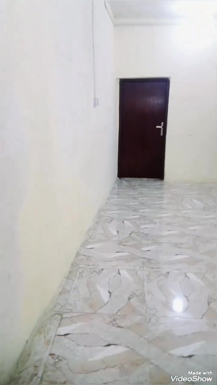 شقه للايجار بالقبله حي جامعة
شقه تخصني بيها غرفتين وصاله ومطبخ وحمام وطارمه ودرج خارجي تصلح طلاب جامعة للايجار 450 مع الماء والكهرباء 
***********
