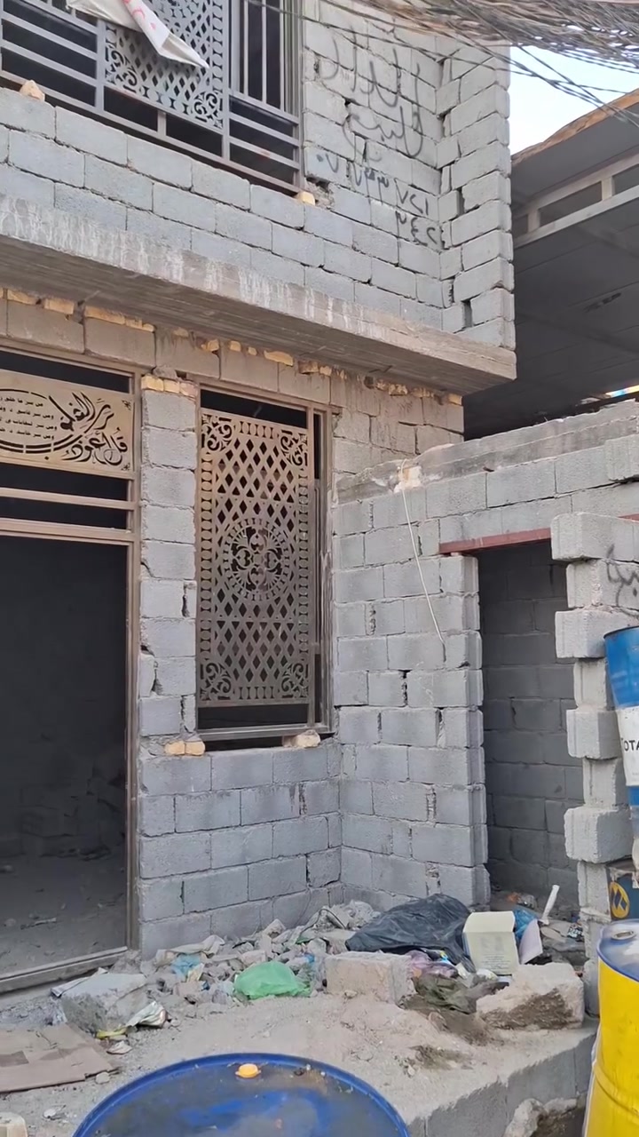 عندي هيكل الحر السواده ٦٠متر ثاني بيت عن الشارع الفرعي طابقين عن الشارع العام ١٥٠متر السعر ٢٧ مع مجال
***********
*********** واتساب على الاثير

