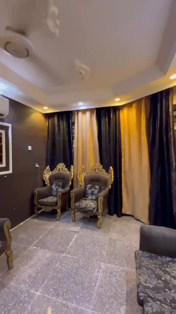 ايجارات السيديه 1 بيت 80 متر ثلاثه نوم واستقبال وهول مطبخ وصحيات وكراج وحديقه 850.   2بيت 60 متر زيرو ثلاثه غرف نوم وهول واستقبال ومطبخ وصحيات 900 وبيه مجال. 3 بيت غرفتين وصاله ومطبخ وصحيات وكراج 550.  4 مشتمل طابق اول غرفتين وصالة ومطبخ وصحيات معزول ايجاره 550.  5 مشتمل معزول غرفه وصاله ومطبخ وصحيات 500 نظيف جدا. 6 بيت 50 متر غرفتين وصاله ومطبخ وصحيات 750.  7بيت 100 متر غرفتين وصاله ومطبخ وصحيات وكراج صغير موثث مليون شهداء السيديه نظيف جدا وجاهز. 8 بيت 200 متر 5 نوم وصاله ومطبخ وصحيات وكراج وحديقه 900 شهداء السيديه. 9 بيت ارضي 200 متر غرفتين وصاله ومطبخ وصحيات وكراج وحديقه ايجاره 600 شهداء السيديه 10 يوجد شقق عزاب أو طلاب أو طالبات غرفتين وصاله ومطبخ وصحيات 400. 11 شقه طابق اول غرفتين وصالة ومطبخ وصحيات 400 اعلام نظيفه جدا. 12 مشتمل طابق اول غرفتين وصالة ومطبخ وصحيات معزول ايجاره 350 معالف. وكذالك نفسه بل تراث. 13.ارضي 200 غرفه كبيره وصاله كبيره وصحيات ومطبخ وهول وحديقه وكراج. 550 اعلام 14 بيت ارضي شهداء كفائات غرفتين وصاله ومطبخ وصحيات 550.   15بيت غرفتين وصالة ومطبخ وصحيات 400 الشرطه. 16بيت 60 متر غرفتين وصاله ومطبخ وصحيات 450 بل ري 17بيت100متر غرفه كبيره وصاله كبيره و حولي ومطبخ 400 قرب سوق الرابعه نظيف كلش. 18 بيت 5 نوم شهداء البياع جديد 750.قرب سوق رضا. 19بيت غرفه وصاله ومطبخ وصحيات وكراج وحديقه 450 بياع الأولى. يوجد عروض اخرى. للاستفسار ***********
