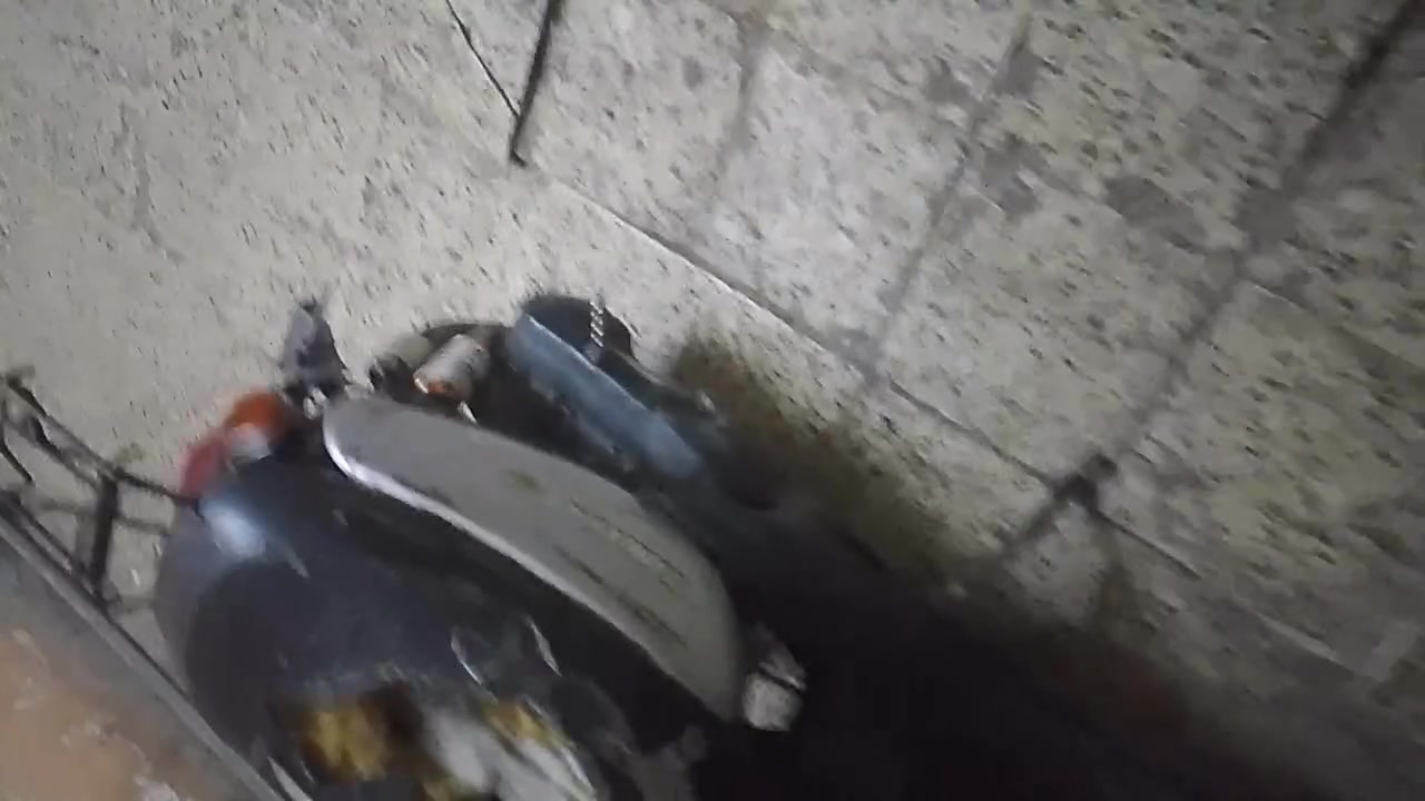 السلام عليكم دراجه للبيع متروكه بيها ناريه بس ما تشتغل وما قايمه رايدها ب 100 وبيها مجال مكان بغداد الدولعي رقم الهاتف ***********
