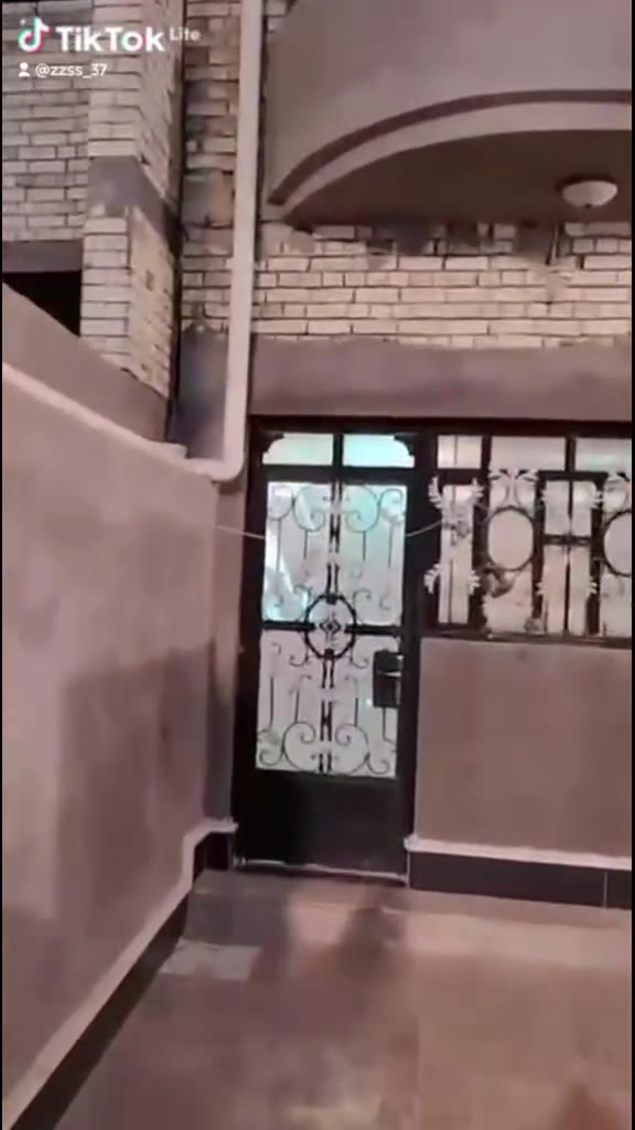 البيع للبيع للبيع 
العنوان شارع القائد مجمع سبع سنابل 
المساحة 200 متر 
البيت طابقين جاهز 🔥
بناء 2018 
السعر (240 مليون وقابل التفاوض ) 
بيع مستعجل 🔥🎊
الأستفسار والتواصل 
*********** وتساب 
*********** سم كارت 
عقارات الياسري ❤️
