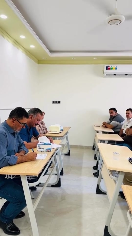 📚 اجتماع الكادر التدريسي

استعدادًا لانطلاق العام الدراسي الجديد 2026–2027، عقدت إدارة ثانوية المعارف الأهلية للبنين والبنات اجتماعًا مع الكادر التدريسي؛ لمناقشة خطة العمل، والاستعداد لاستقبال الطلبة، ووضع الأسس التعليمية والتنظيمية لعام دراسي حافل بالعطاء والنجاح.

🌟 معًا نبدأ عامًا جديدًا… نحو تعليمٍ أفضل ومستقبلٍ مشرق لطلبتنا.

ثانوية المعارف الأهلية للبنين والبنات
نحو التميز… نصنع المستقبل 🎓#للبنات #للبنين #للسادس_العلمي
