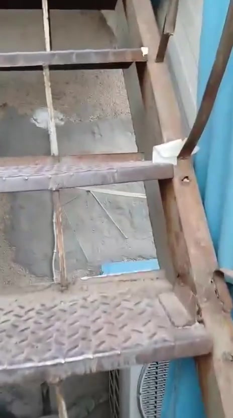 سلام عليكم 
مشتمل طابق ثاني بالمواصلات  غرفتين وخدمات  ب٣٠٠ للتواصل ***********

