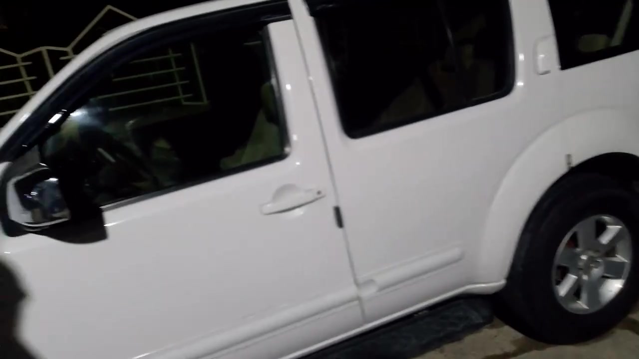 بات فندر • نيسان • رقم أنكليزي