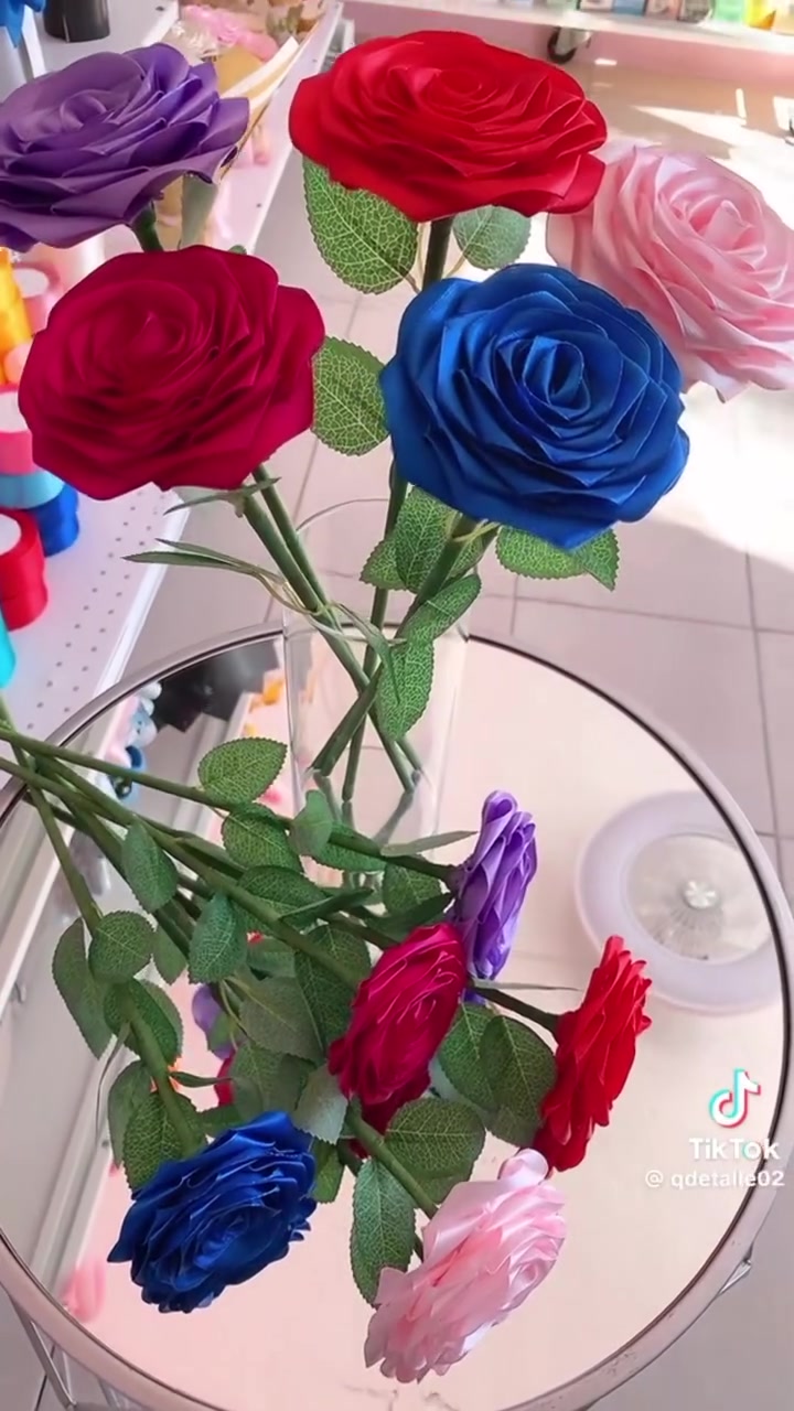 هو اكو احلى من هيج هدية تقدمها 
لا بوكيه ولا هوسة ورد سنكل تكفي 
ورد سنكل كل الالوان توفرت يمنا 🥰🥰🥰🥰🥰🥰🥰🥰🥰 
كوزمتك for you كركوك طريق بغداد مقابل محطة تعبىة عقبة بن نافع ***********

