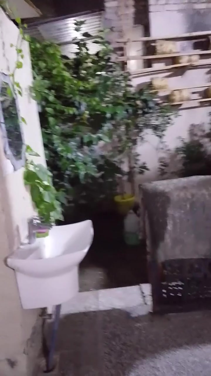 بيت طابو مساحته 150م جبه 7ونص ونزال 20بيت طابقين ونص
اربع غرف نوم نضام سويت طابق الاول حديقه +طرمه +ستقبال +مطبخ +صاله +غرفه+حمام+ترك
طابق ثاني غرف ثنين نضام سويت +صاله 
طابق ثالث غرفه وحمام ومطبخ نضام شقق +سطح ارضي +سطح نضام محميه حيوانات 
بيت حديث وعالي عن الشارع  سعر 180 مليون وقابل للتفاوض رقم ***********
رقم ***********
