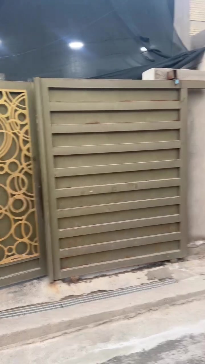 بيت للبيع ١٠٠ متر طابق ونص زراعي الاربع شوارع مقابيل فلافل لبنان قرب مدرسة البستان منطقة تبليط وكامل الخدمات للاستفسار ***********
