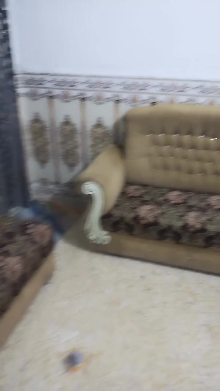 السلام عليكم ديوان بيع ماعندي مكان خلي عنواني الحسينية خلف مرطبات عذراء شارع سيد حطاب  رقمي *********** ابو فراس
