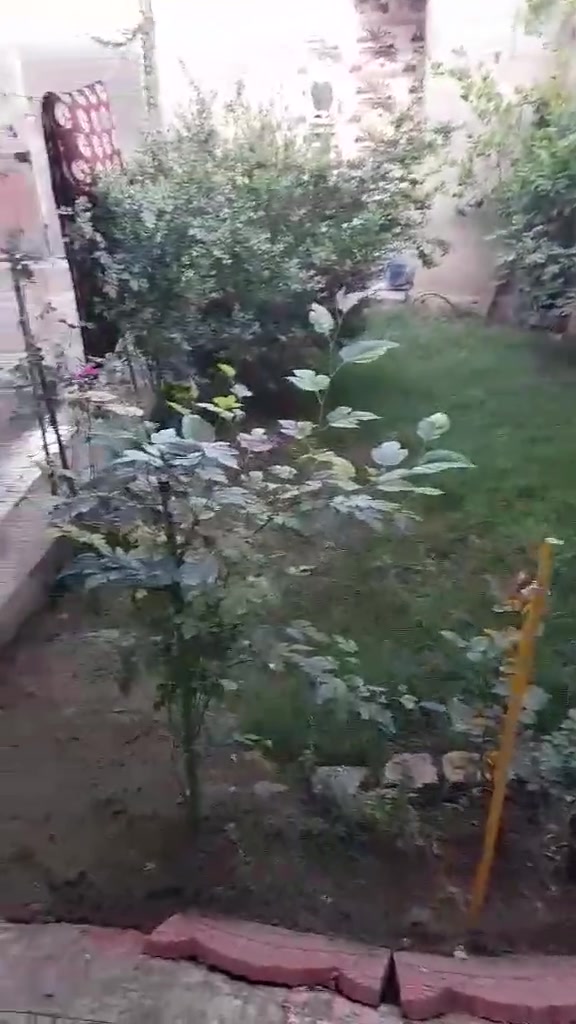 بيت للبيع طابو صرف على طابو الشعب المساحة ٢٠٠ متر طابق ونص بناء رفت مسلح سنة البناء ٢٠١٦ الموقع بوب الشام شارع المشايخي قريب عالسوق مال بوب الشام السعر ١٥٠ مجال قليل طابق ونص كراج وحديقة وغرفتين نوم واستقبال وصالتين وحدة فوك وحدة جوه وصحيات ٣ خارجي وداخلي وفوك ومطبخ وترك حرف L رقمي *********** ابو داود
