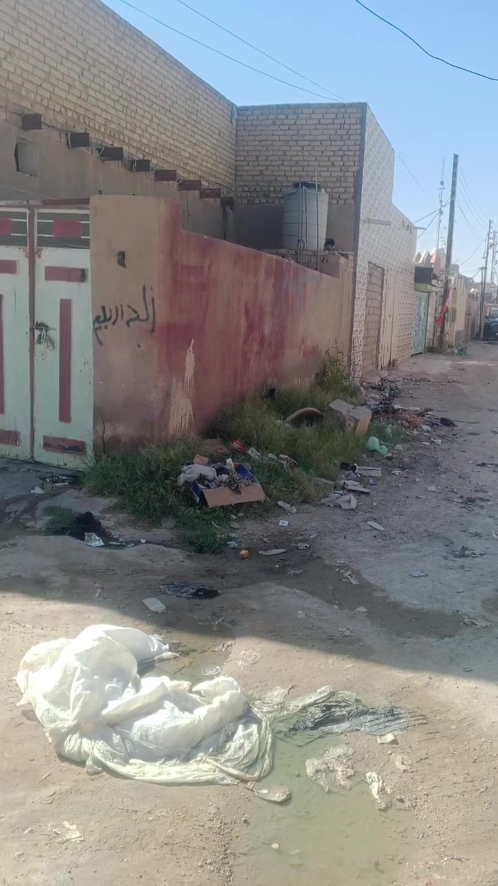 اللهم صلي على محمد وال محمد 
سلام عليكم بيت 125 متر ركن على شارعين حي الجوادين قرب مجمع سيد عوفي قرب مجمع ابو اطياف الحمزاوي اتصال على رقم فقط *********** ملاحظه البيت للبيع فقط
