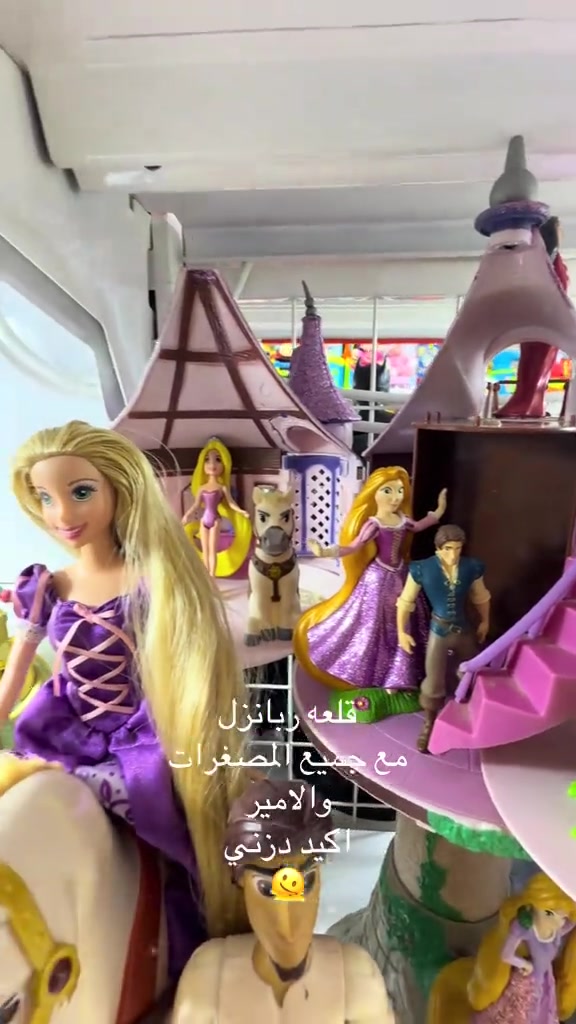 

نص مكتوب في الصور:
- قلعه ربانزل مع جميع المصعرات والامير اكيد دزني 🙃