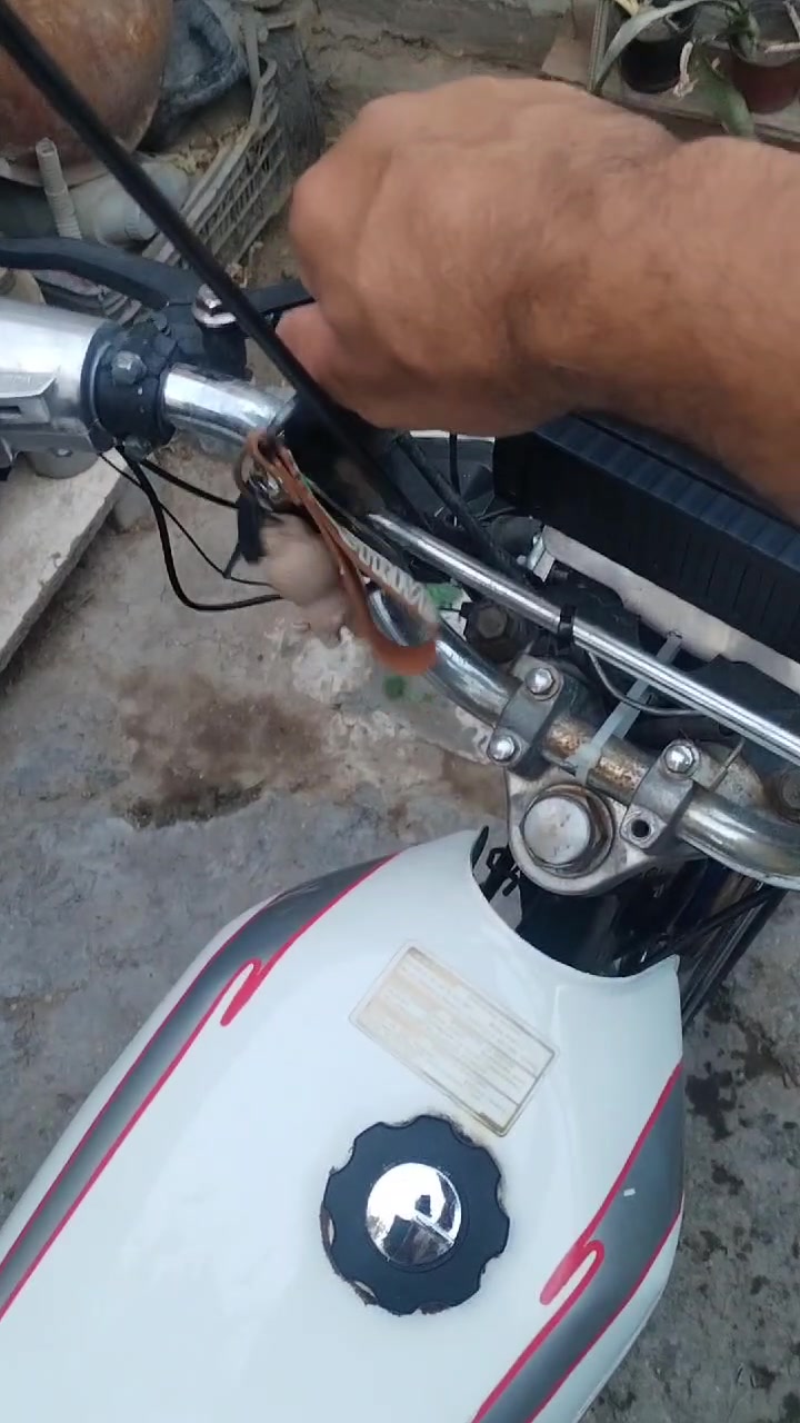 السلام عليكم دراجة نامة 4 كير مبدل بيها بس كور اصلي كلجات جدد تايرات جدد كابريتر بيهاMP3 ما بيها نضوح العنوان بغداد الشرطة الخامسة السويب يم اسواق جمال السعر 275 وبيها مجال قليل الرقم ***********