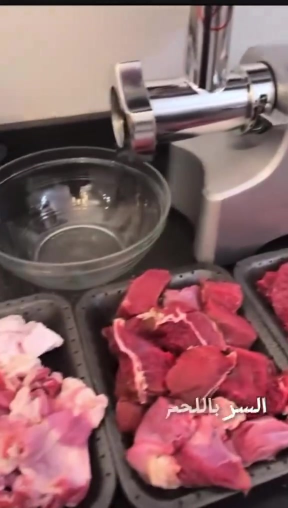 📍 بغداد - الحسينية- قرب صيدليه مضر 
🍔 بركر السيد لحم عراقي 100% 🥩
طعم يستاهل التجربة 😋
نكهة مميزة وجودة عالية ✨ يوجد توصيل 🚚
📞 للطلبات: ***********
