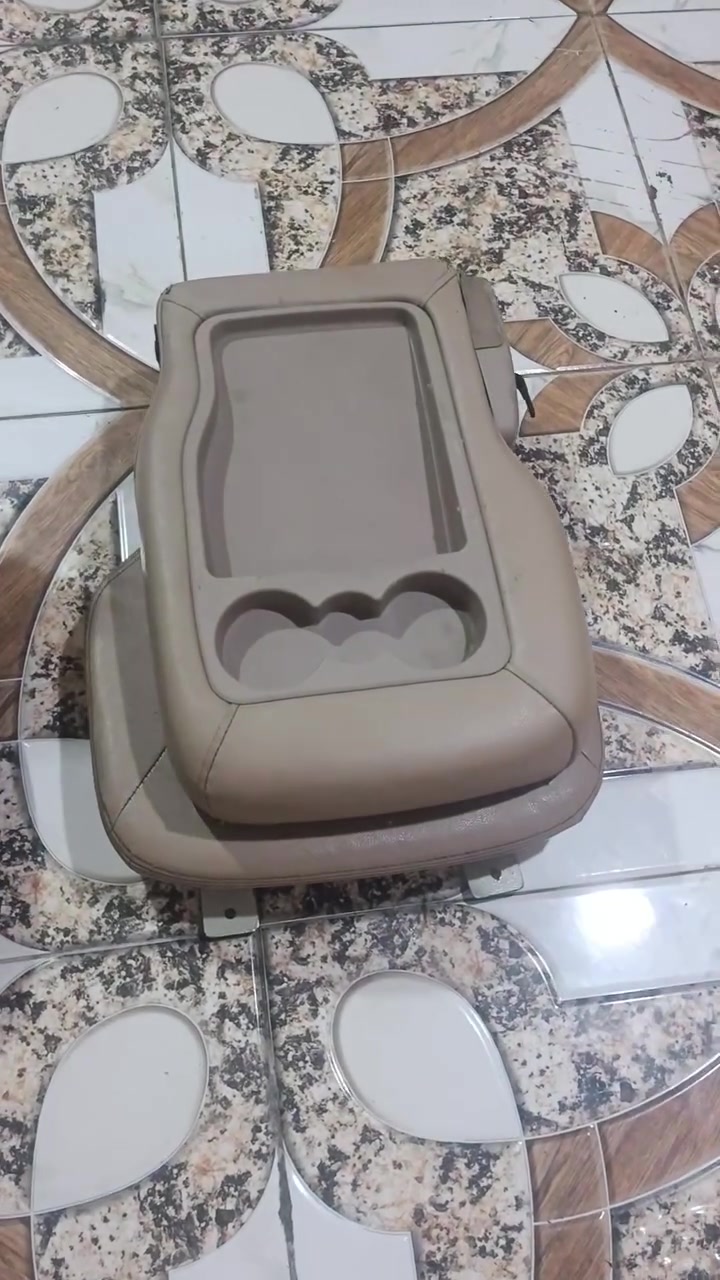 كشن بصف السايق كامل جيب وشد توصيل لباب البيت موجود سعر 65    ***********
