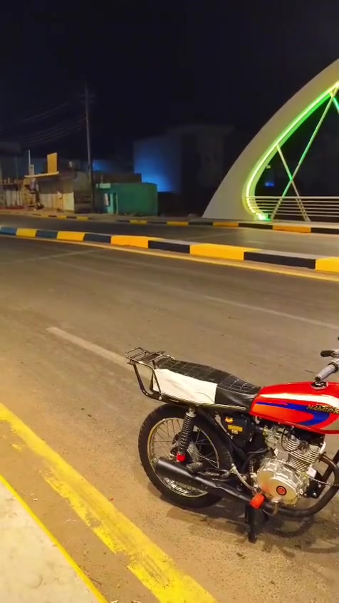 سلام عليكم دراجه بيئم مامفتوحه شرط مشي وفصله كزوز مغصر دراجه صارله شهرين من تعمرت دراجه مناقصه شي سعر 650وبيه مجال لطيبين وتساب فقط ***********
