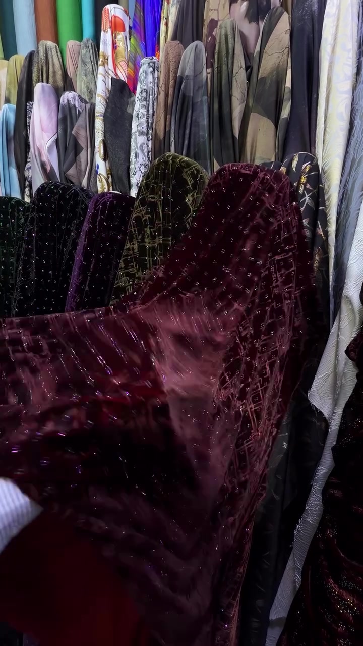 أقمشة الباري 
قديفه 🔥
ديوانيه سوق التجار شارع الصفافير 
جمله مفرد 
توصيل جميع المحافظات 
***********
#خياطة #ترند #اقمشة #شتوي🏃🌧️#فساتين
