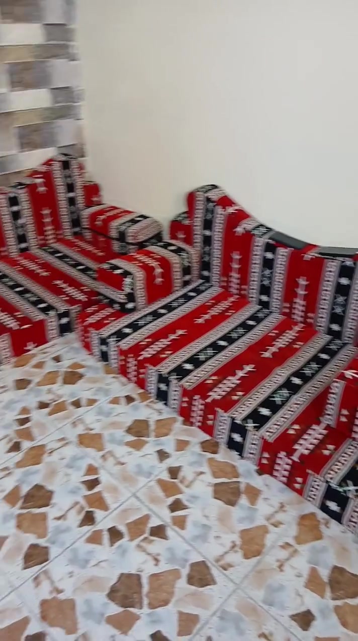 سلام عليكم ديوان ارضي نظيف جدا سعره 250 وبي مجال المكان بغداد الشعب ***********
