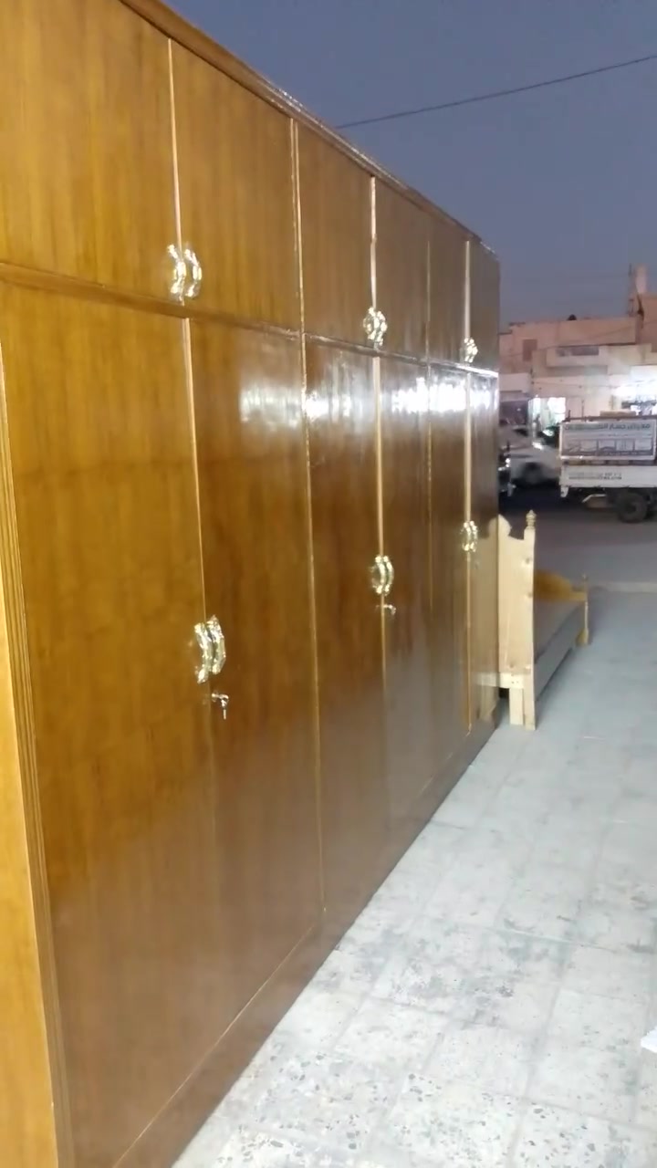 كنتور سته ابواب صاج متواجد حاليا حي غالإعلام شارع قطر الندى معرض جسار للاثاث المستعمل لا تصال ***********3
