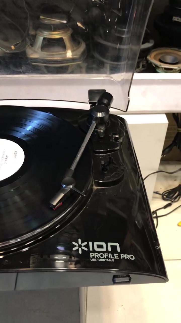 ION PROFILE PRO TURNTABLE
هذا الجهاز هو مشغل أسطوانات فاينيل (Turntable) رقمي ومحول صوتيات.

​الماركة والموديل:

​الماركة: ION Audio

​الموديل: Profile Pro (USB Turntable with Line Input)

​المواصفات والمميزات الأساسية:

​نظام التشغيل: يعمل بنظام الدفع بالسير (Belt-Drive).

​سرعات التشغيل: يدعم سرعتين أساسيتين (33 1/3 RPM للأسطوانات الكبيرة LP، و 45 RPM للأسطوانات الصغيرة) مع دعم تحويل أسطوانات 78 RPM عبر البرامج.

​منفذ USB: يتيح ربط الجهاز بالمبيوتر (PC / Mac) مباشرة لتحويل الأسطوانات القديمة إلى
ملفات صوتیة رقمية (MP3) بدون الحاجة لتعريفات.

​مضخم صوت داخلي (Built-in Preamp): مدمج به مضخم صوت داخلي، مما يتيح توصيله مباشرة بسماعات خارجية أو مضخم صوت (Amplifier/Home Stereo) عبر مخارج RCA دون الحاجة إلى مضخم خارجي.

​مدخل صوتي إضافي (3.5mm Aux Line Input): يتيح توصيل مصادر صوت أخرى (مثل​مدخل صوتي إضافي (3.5mm Aux Line Input): يتيح توصيل مصادر صوت أخرى (مثل مسجلات الكاسيت) لتحويل الصوت منها إلى MP3 عبر الكمبيوتر.

​غطاء حماية: مزود بغطاء بلاستيكي شفاف قابل للفتح والإغلاق لحماية الأسطوانات والإبرة من الغبار.

​المنافذ والأزرار: 

​أزرار اختيار السرعة (33 / 45 RPM) وزر التوقف (Stop).

​مخارج صوت استريو RCA للربط بالمسجل أو السماعات.

​منفذ USB للكمبيوتر.
( کوردی • عربي )

🟢توصيل موجود الي جميع المحافضات
🟡گەياندن هەیە بۆ هەموو شوێنێک

🟠مــعـرض هــونـەر
🔸للـصوتــیات(امبلیفایر• سماعة• رادیو• انتیك• مایكروفون)
🔸عــنـوان• اربیل سوق بالة • شارع اربعین
🔸مـوبایـل• ***********
                   ***********

🔵پـێـشانـگای هــونـەر
🔹بۆ ئامێری دەنگی و کارەبایی(ئیمپلیفایر• سەماعە• ڕادیۆ• مایکرۆفۆن)
🔹ناونیـشان• هەولیر • بازاری لەنگەی ٤۰م
🔹مـــۆبـایـل• 
***********
***********

•••••••••••••••••••••••••••••••••••••••••••••••••••
#iraq #kurdistan #duhok #zaxo #hawler #karbala #slemani #erbil #baghdad #kurd #kurdish #akre  #karkuk #kuwait #najaf
#amplifier #audio #subwoofer #sound #music #audiophile #bass #stereo #amplifiers #speaker #soundsystem #speakers
#اربيل #العراق #بغداد

نص مكتوب في الصور:
- +964 750 461 2285 اربيل - سوق بالة - شارع اربعين - مقابل كراج بالة هونر Hunor
- +964 750 461 2285 اربيل - سوق بالة - شارع اربعين - مقابل كراج بالة هونر Hunar
- +964 750 461 2285 اربيل - سوق بالة - شارع اربعين - مقابل كراج بالة Hunor
- +964 750 461 2285 اربيل - سوق بالة - شارع اربعين - مقابل كراج بالة
- +964 750 461 2285 اربيل - سوق بالة - شارع اربعين - مقابل كراج بالة Hunor هونه ر
- +964 750 461 2285 اربيل - سوق بالة - شارع اربعين - مقابل كراج بالة Hünar