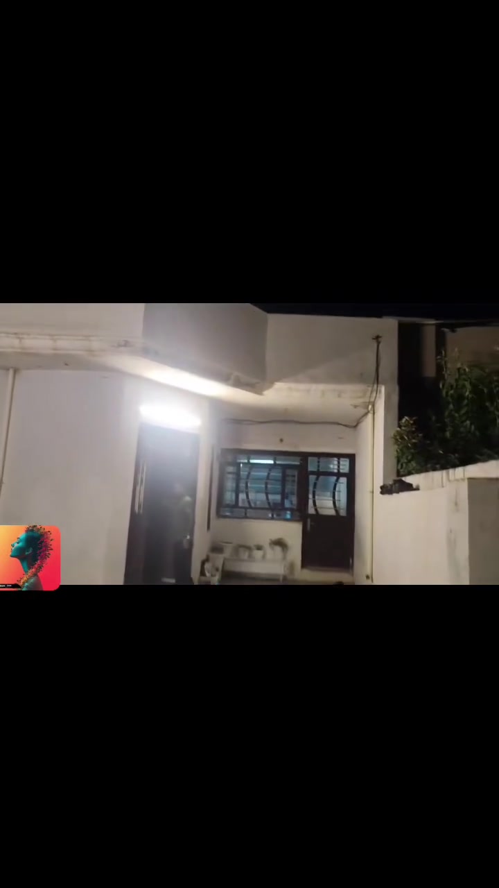 سلام عليكم دار للبيع 
الموقع 🛑 داره بانميل 
مساحه الدار 🛑 250م 
جنس الدار 🛑 توزيع  
محتويات الدار 🛑
غرف نوم 2 
صاله 
صحيات
منور 
مطبخ 
استقبال 
صحيات خارجي 
بيتونه 
كراج حديقه صغيرة  🛑 
نستقبل جميع عروضاتكم داخل وخارج خانقين 🛑 
للستفسار اتصل على الرقم التالي واتساب 🛑 *********** 🛑🛑
