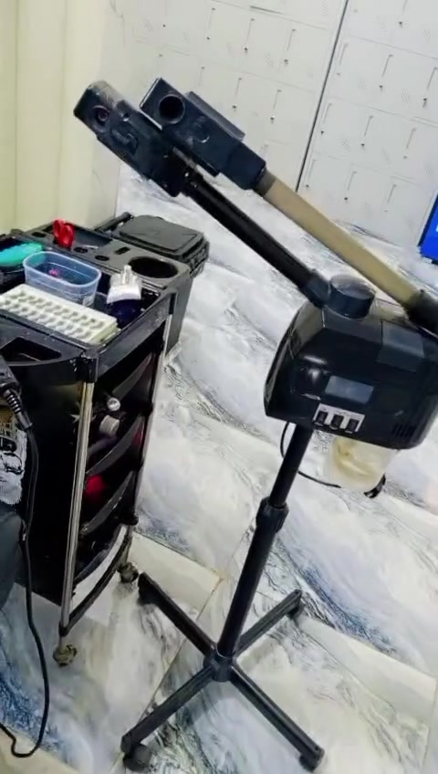 مرايات للبيع بسعر مناسب وياهن جهاز بخار للوجه وياهن جهاز للشعر شعر مناسب كل قطعه ولها سعرها ***********
