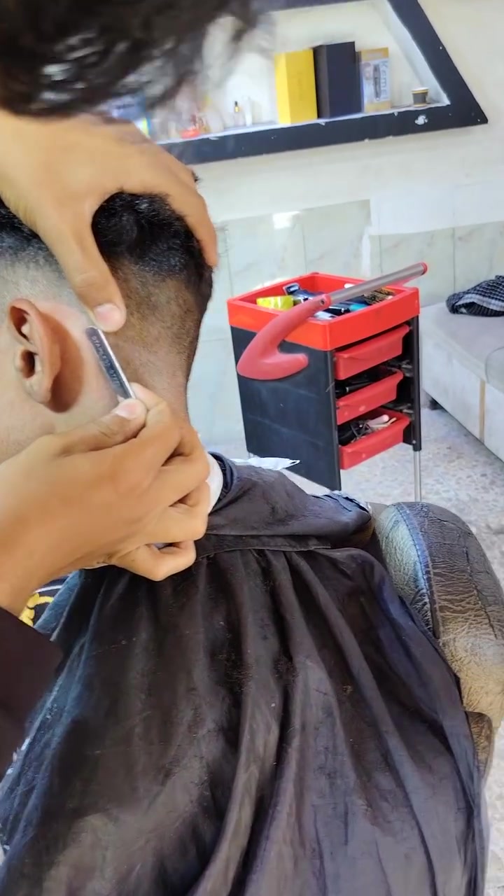اقصاد.. اقصاد فرصه عمل
الى جميع الشباب صارت دورات الحلاقه بالاقصاد المريح
دورات احترافيه من الصفر حد الاحتراف
دورات مفتوحه نضري وعملي ومتتخرج اذا موحلاق محترف
العنوان نجف مناذره حي العسكري شارع المرور
للاستفسار الاتصال ع الرقم  ***********
اومراسله الصفحه
