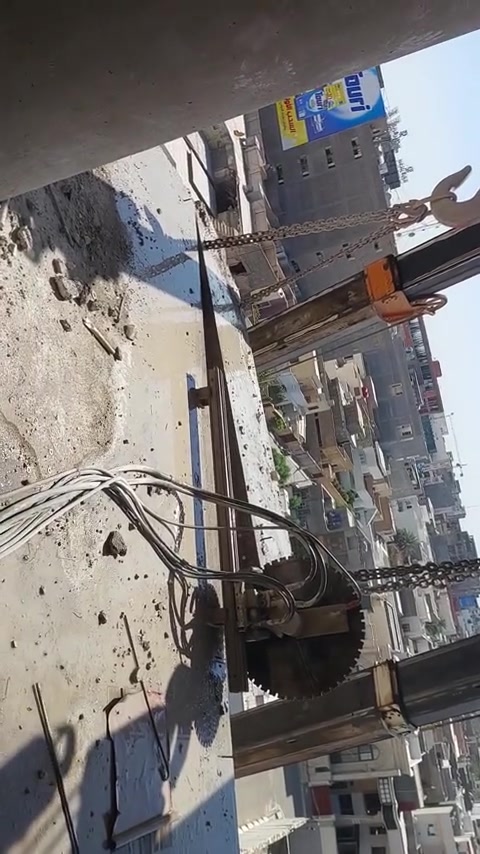 عمل قطع كونكريت
فتحات دكت 
درج 
منور 
واجهات 
وفتحات باب 
شغل عامودي وافقي
لا ضرر ولا اهتزاز 
الرقم 
ابوهاجر :***********
اسماعيل:***********
